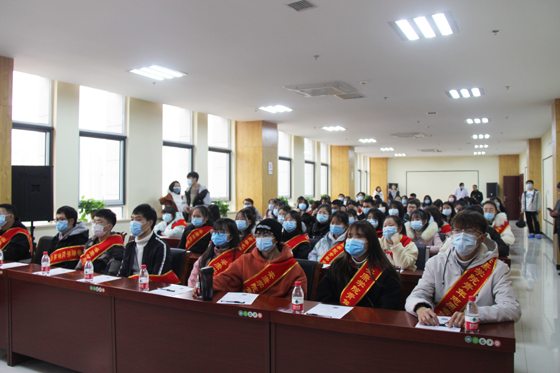 匯集愛心洪流 傳遞獻(xiàn)血理念——2020年安康學(xué)院學(xué)生參加血站開放日活動(dòng)