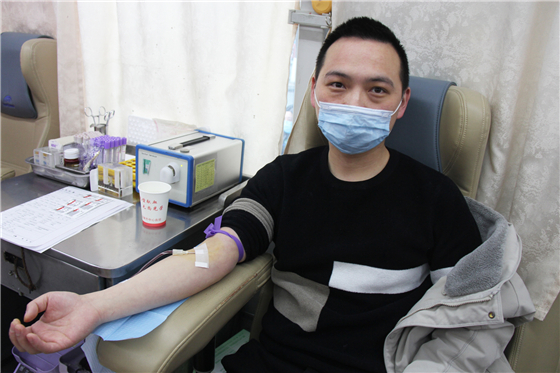 用熱血為冬日儲備一份溫暖 ——漢濱區(qū)委區(qū)政府組織開展冬季應急獻血活動