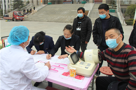 人民警察一心為民，捋袖捐血鐵血柔情——安康市公安局積極開(kāi)展冬季獻(xiàn)血活動(dòng)
