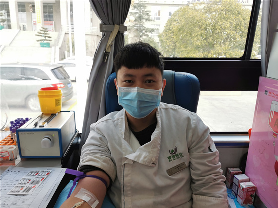 人民警察一心為民，捋袖捐血鐵血柔情——安康市公安局積極開(kāi)展冬季獻(xiàn)血活動(dòng)