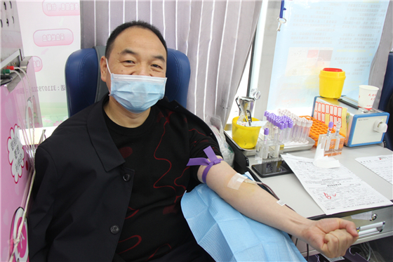 人民警察一心為民，捋袖捐血鐵血柔情——安康市公安局積極開(kāi)展冬季獻(xiàn)血活動(dòng)