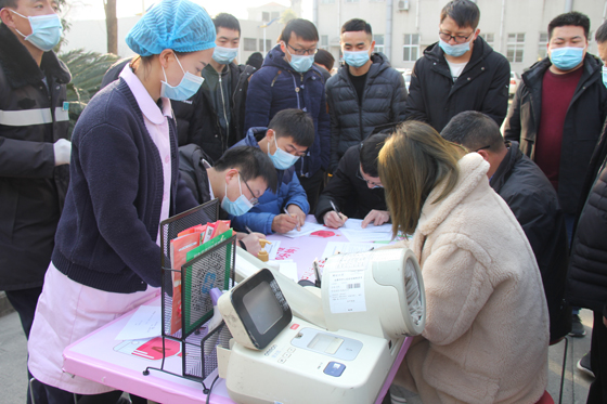 血液是生命的禮物——中國聯(lián)通安康市分公司、安康大數(shù)據(jù)運(yùn)營有限公司聯(lián)合開展冬季應(yīng)急獻(xiàn)血活動