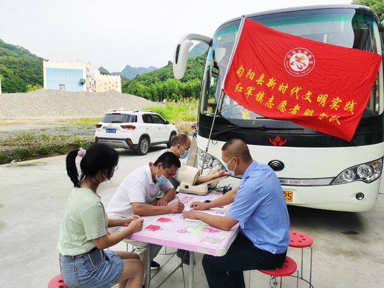 旬陽縣紅軍鎮(zhèn)開展“學黨史、辦實事”愛心獻血 活動